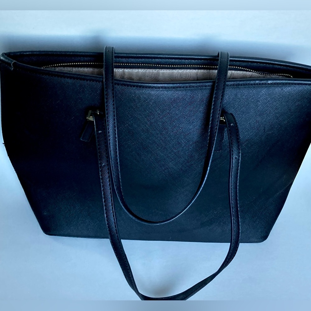 Michael Kors Jet Set Bag - Picture 2 of 4